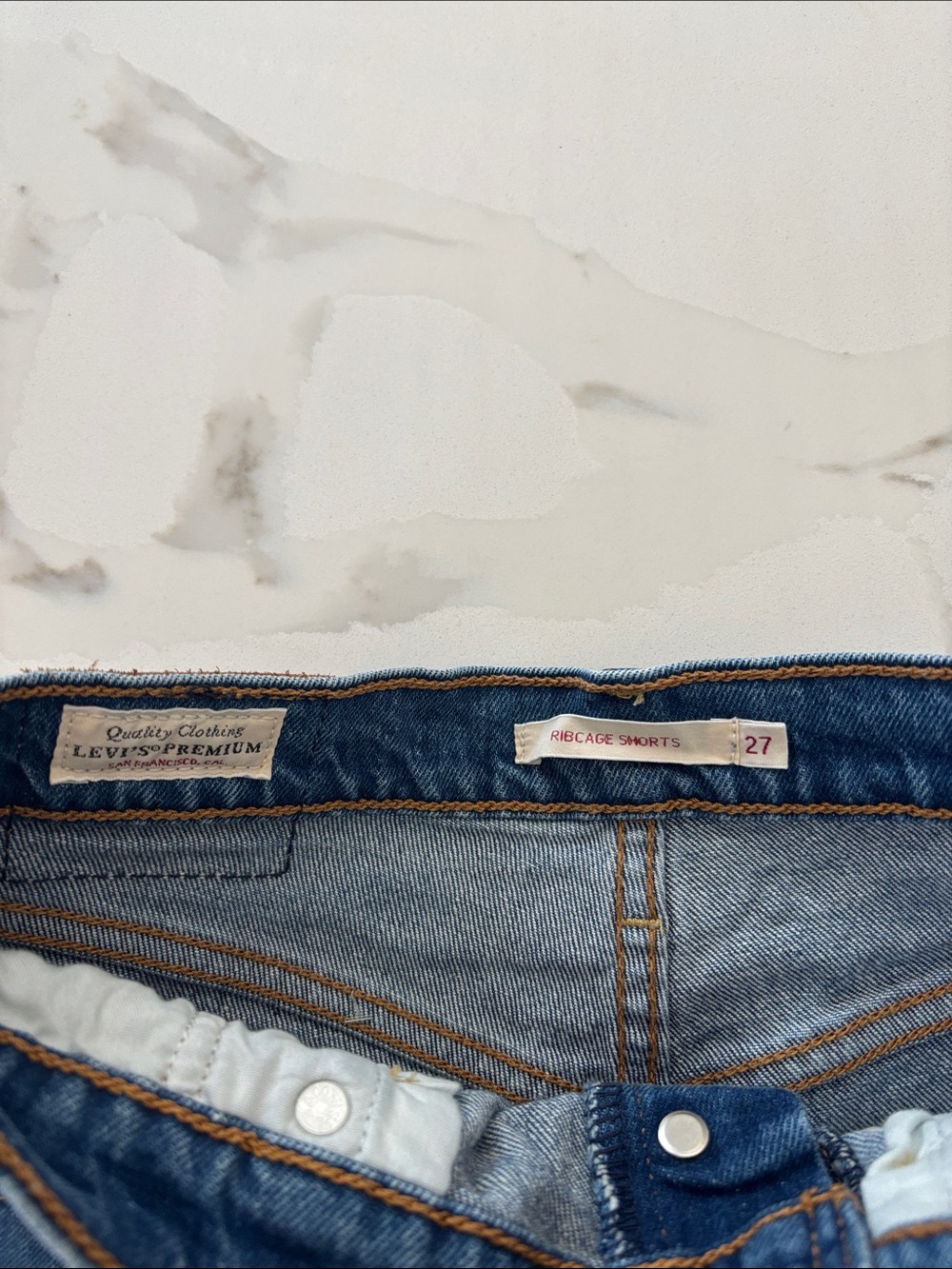 Levi’s Size 27 Dark Wash Distressed Ribcage Jean Shorts - Picture 5 of 6